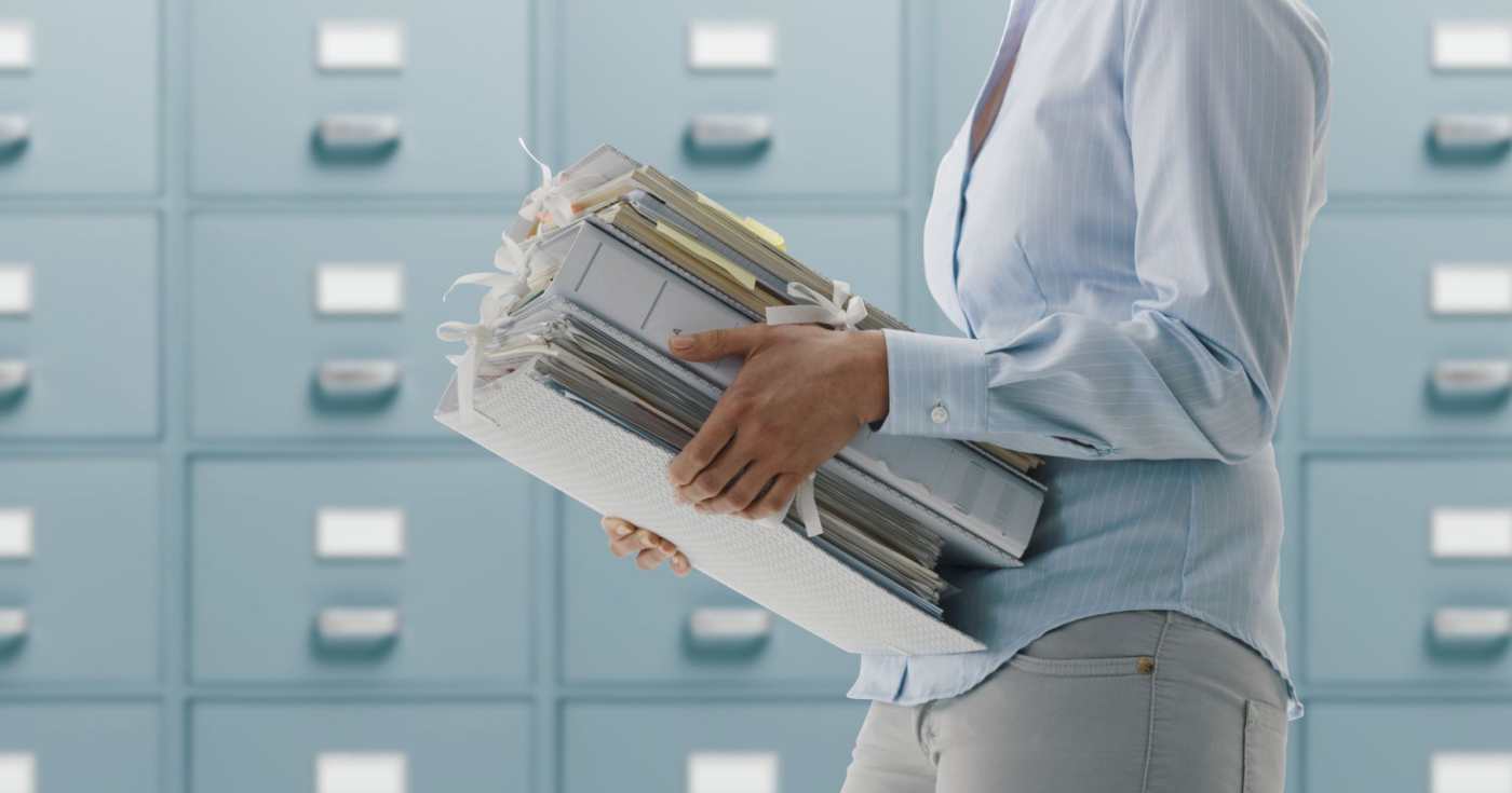 Un'archivista al lavoro (repertorio)