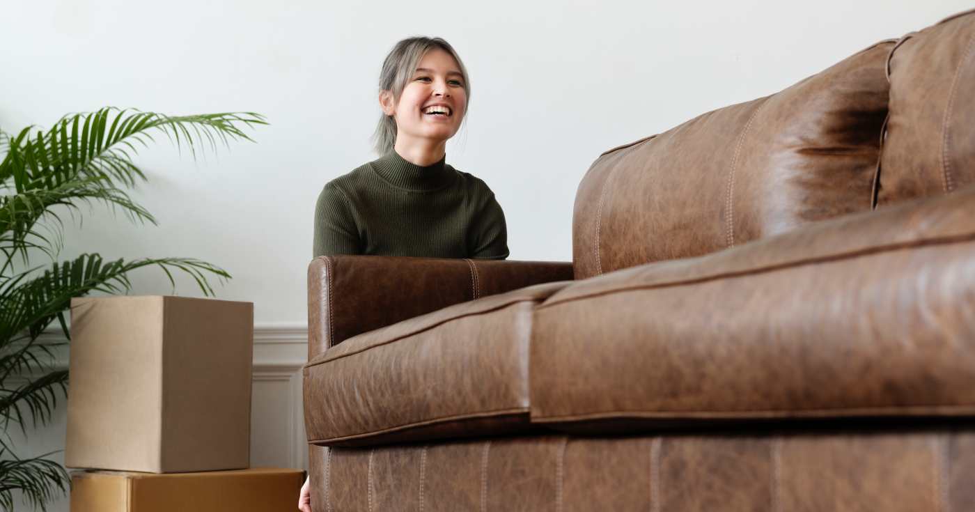 Si fa spazio in casa per i nuovi mobili (repertorio)