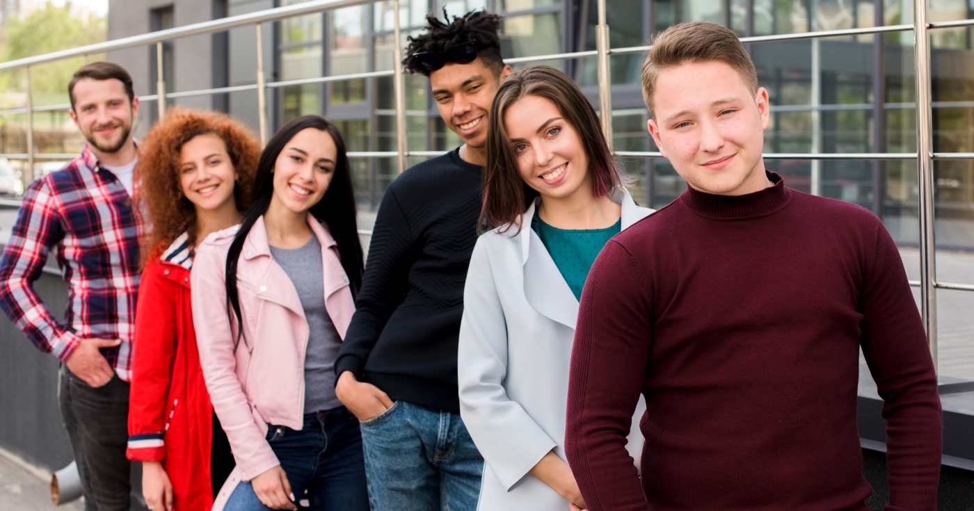 Un gruppo di giovani studenti (repertorio) Un gruppo di giovani studenti (repertorio)