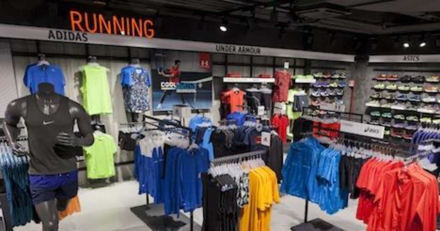 L'interno di un punto vendita Cisalfa (repertorio)