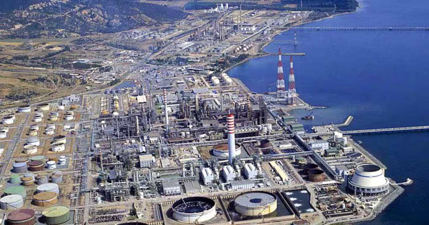 Gli impianti della raffineria Eni a Sarroch (repertorio)