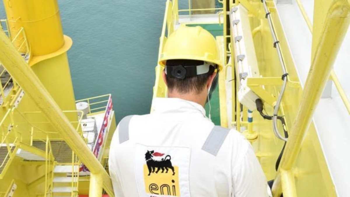 Un tecnico Eni (repertorio)