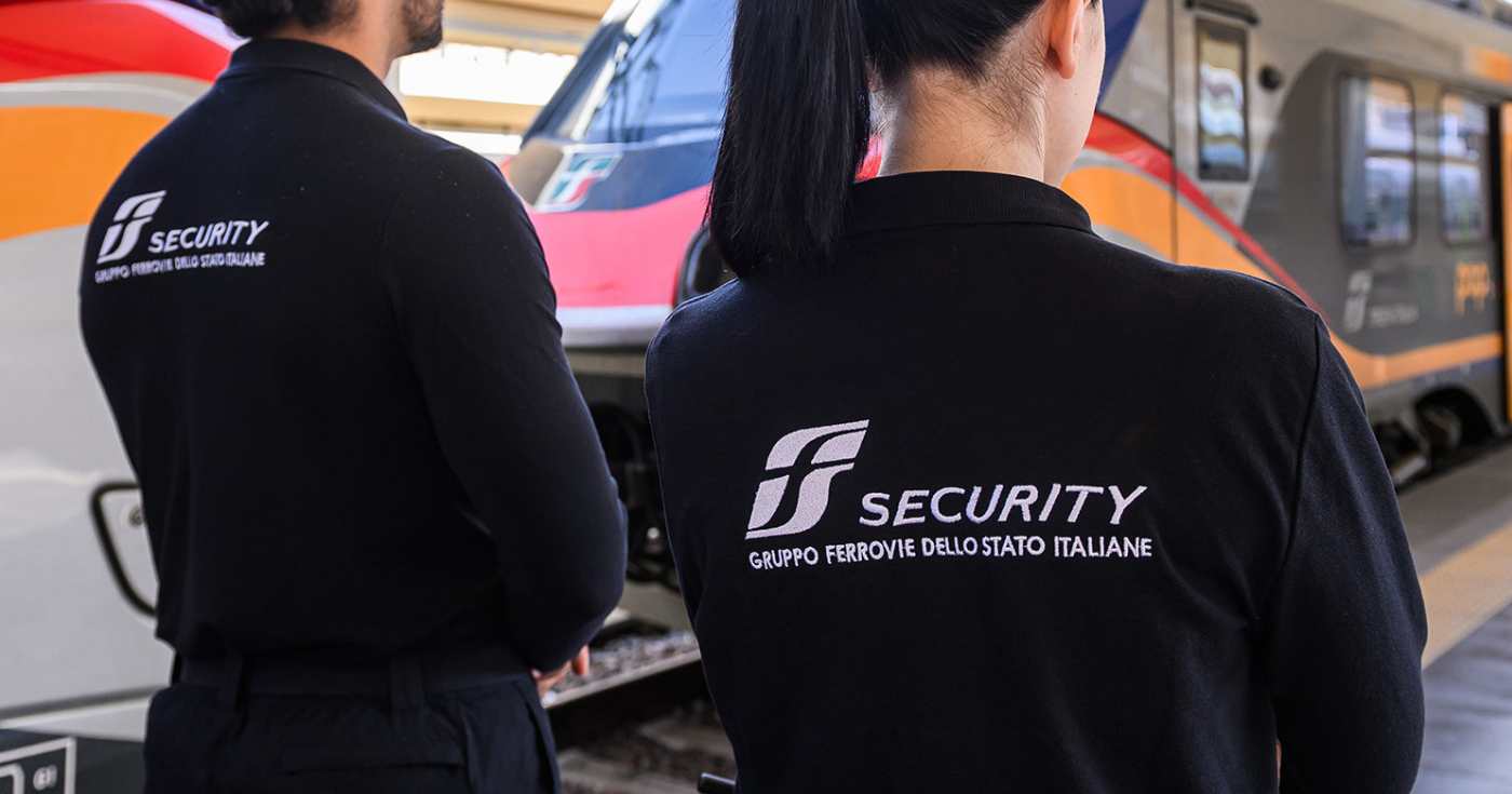 Due tecnici di FS Security (repertorio)