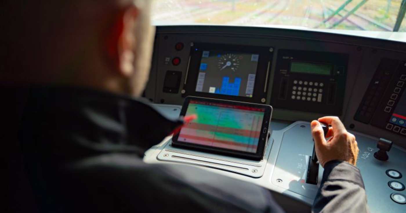 Un macchinista di treno TPER (repertorio)