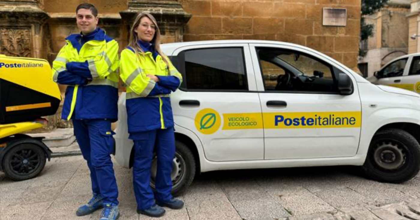 Due portalettere di Poste Italiane (repertorio)