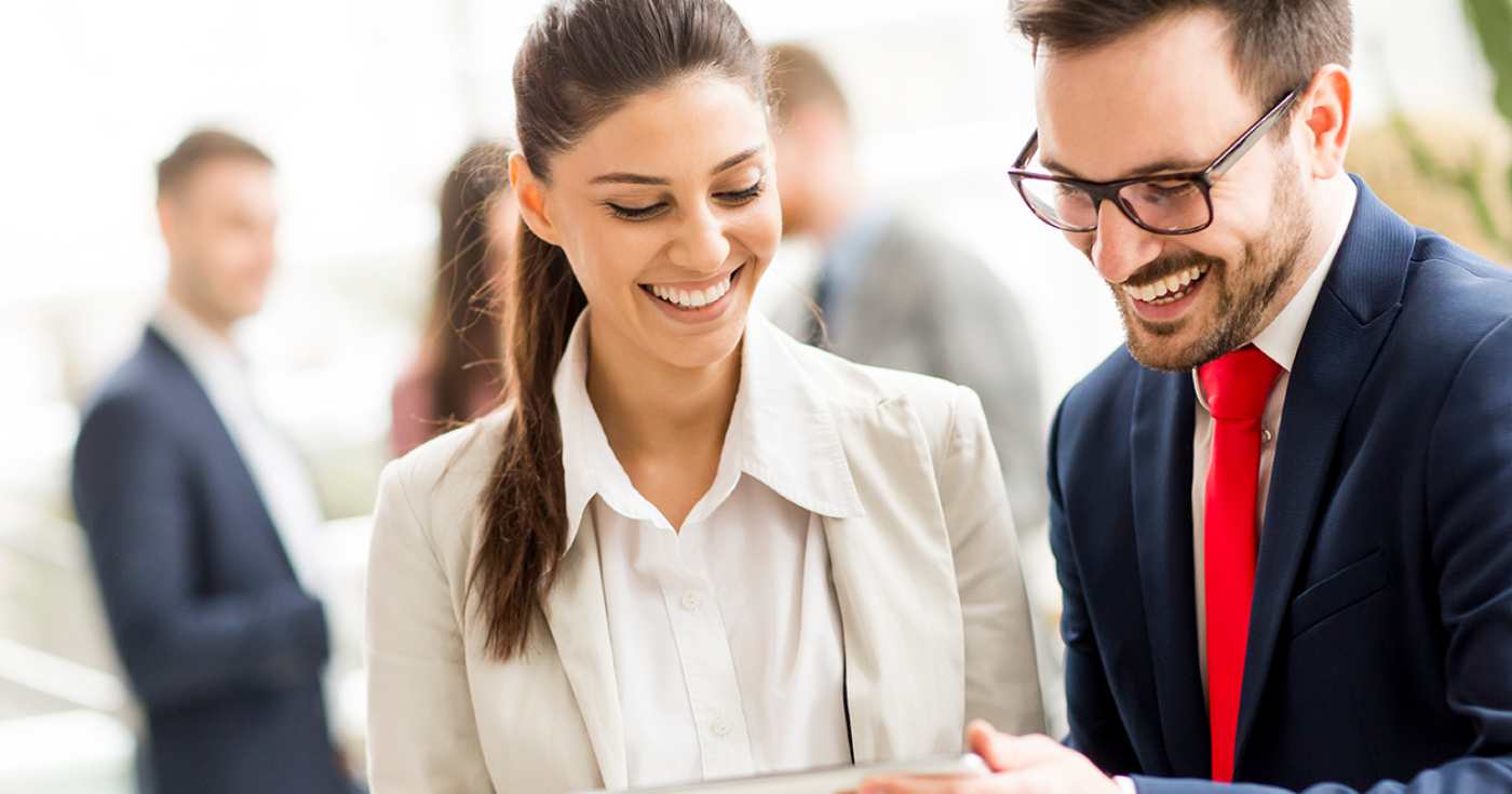 Due consulenti Unicredit al lavoro (repertorio)
